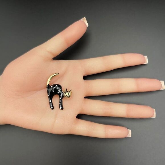 Yellow Gold with Black and White Polka Dot Enamel Scaredy Cat Pin Back Brooch - Picture 7 of 7